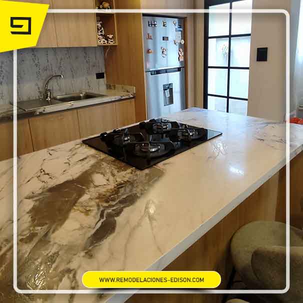 instalacion de meson de cocina en piedra sinterizada en Quito norte