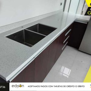 TRANSFORMA TU HOGAR CON INSTALACION DE GRANITO Y CUARZO INSTALACION-DE-GRANITO-Y-CUARZO-BLANCO-ESTELAR-CON-CASCADA-EN-DESAYUNADOR.0020plantilla-373-pag-web-catalogo