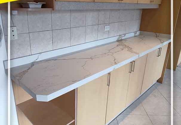cuarzo-calacatta-gold-01D2-2025-remodelaciones-edison