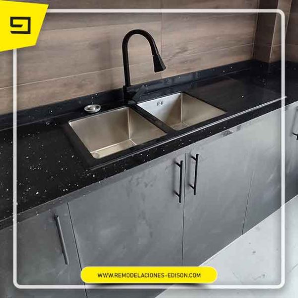 05-Cuarzo-Negro-Estelar-Cocina-Quito-remodelaciones-edison
