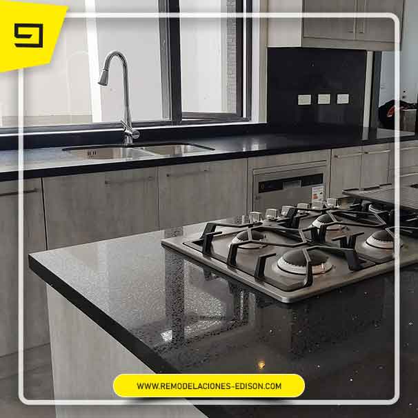 Material Cuarzo Negro Estelar en cocina