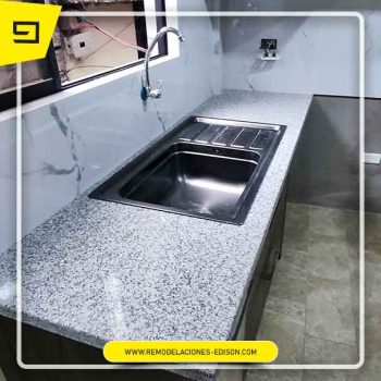 Quito-02-Cocina-mueble-blanco-cristal-remodelaciones-edison