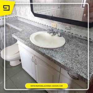 Quito-02-baño-tipo-guitarra-blanco-cristal-remodelaciones-edison