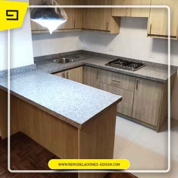 Quito-05-Cocina-mueble-blanco-cristal-remodelaciones-edison