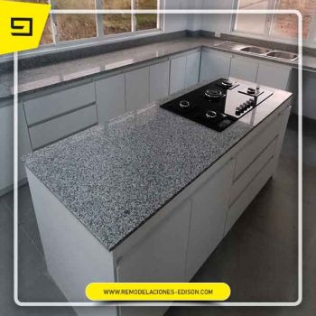 Quito-07-Cocina-mueble-blanco-cristal-remodelaciones-edison