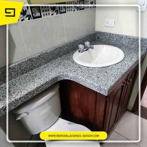 Quito-12-baño-tipo-guitarra-blanco-cristal-remodelaciones-edison