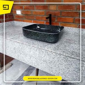 Quito-15-baño-tipo-guitarra-blanco-cristal-remodelaciones-edison