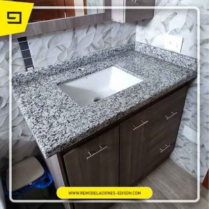 Quito-19-baño-tipo-guitarra-blanco-cristal-remodelaciones-edison