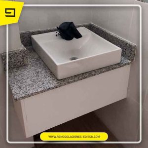 Quito-20-baño-tipo-guitarra-blanco-cristal-remodelaciones-edison