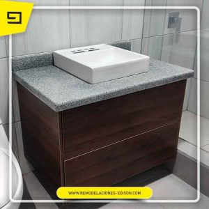 Quito-21-baño-tipo-guitarra-blanco-cristal-remodelaciones-edison