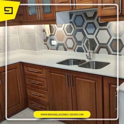 03-Cuarzo-Blanco-Estelar-Cocina-Quito-remodelaciones-edison
